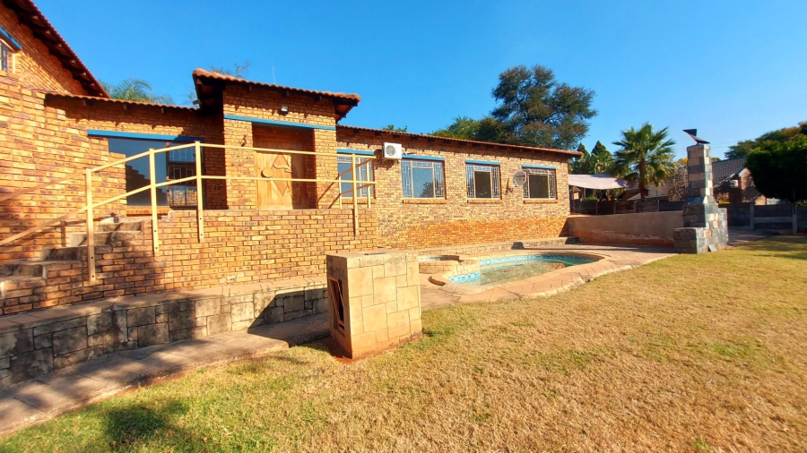 6 Bedroom Property for Sale in Ifafi North West